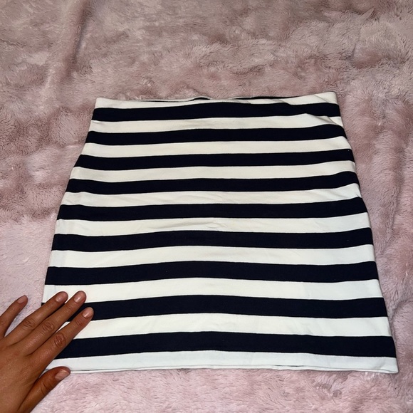 NWOT H&M Basic Striped Mini Skirt - Women’s size S - navy&white - Picture 6 of 9